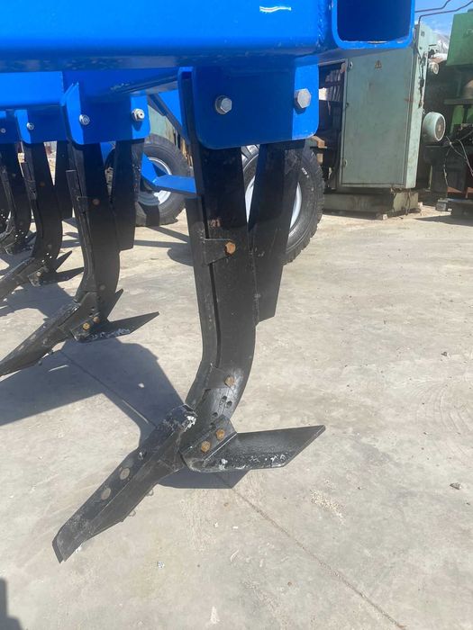 Плуг чизельный ПЧП-5,6 с катками