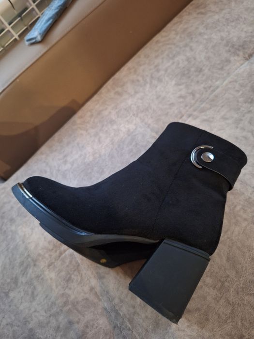 Нови черни боти с топъл хастар