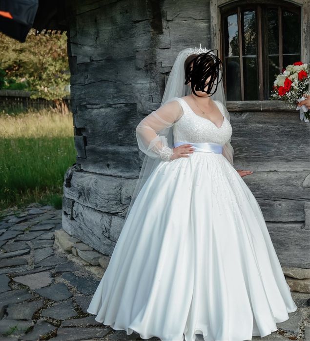 Vand rochie de mireasă