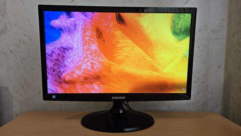 Монитор 22" Samsung S22C300H (Full HD, HDMI) – Без никакви забележки!