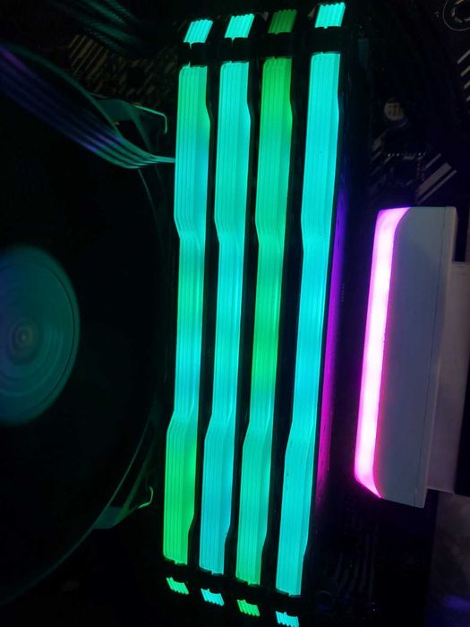 16GB DDR4 3200Mhz CL16 - Corsair Vengance RGB PRO