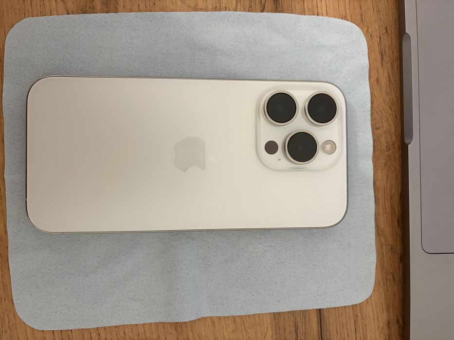 Продам Iphone 15 pro