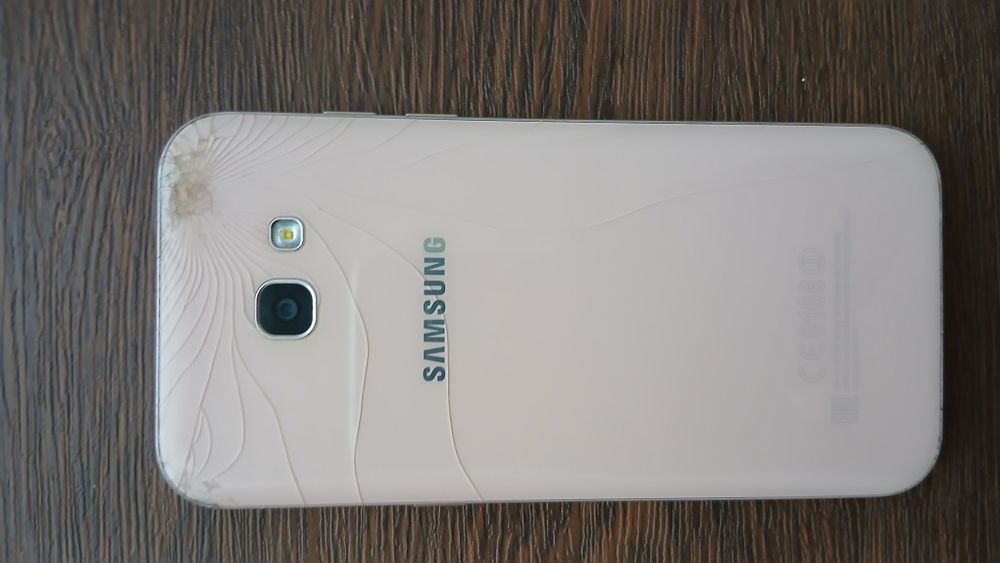 Самсунг А9 в хорошем состояний