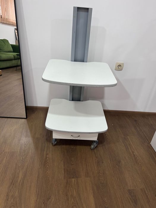 Козметична количка, подходяща за апарати или козметика