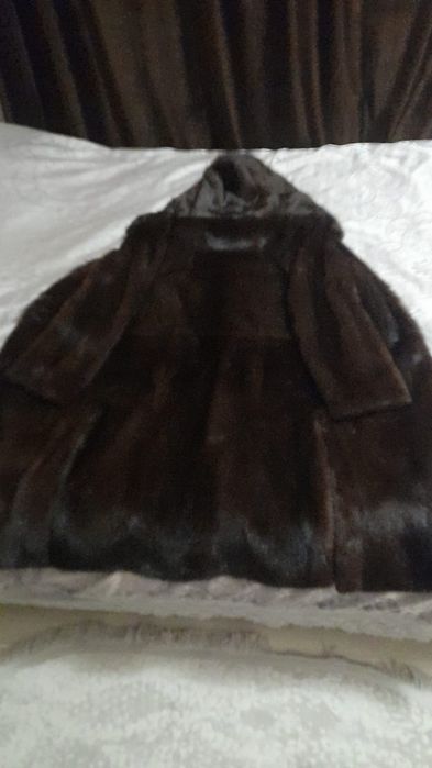 Продам шубу длинную