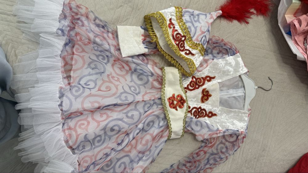 Продам костюмы детские