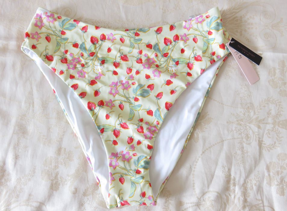 Бански Victoria's Secret, четири части, M - L, нов