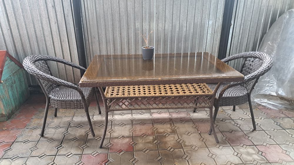 Стол и 6 стульев