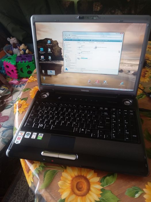 Toshiba P300D-11W 17 инча