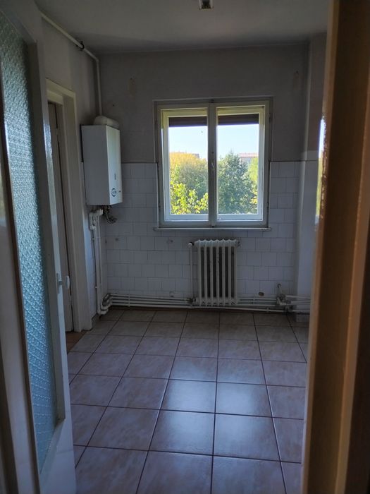 Vând apartament spațios cu 3 camere, 66 mp,etaj 3, zonă centrală Deva