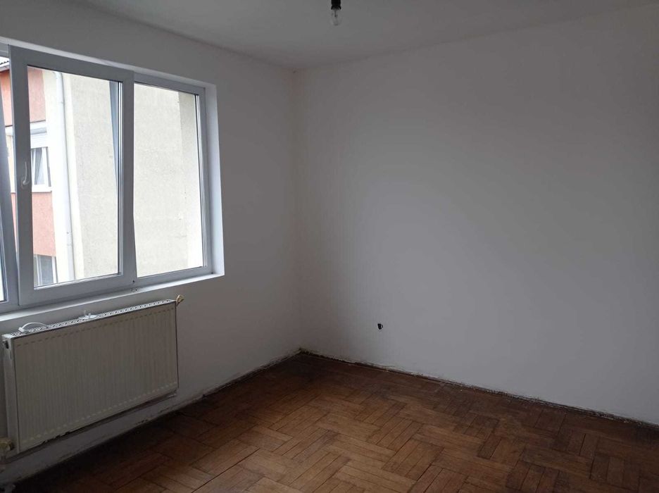 Apartament de vanzare 3 camere Targu Neamt str. Petru Rares