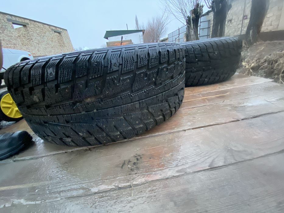 Продам диски с шинами от Land Cruiser 200 R20