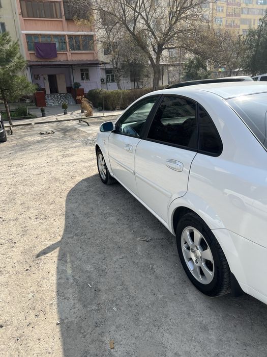 avtomobil chevrolet Lasseti