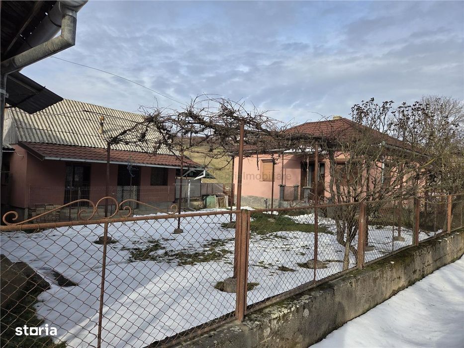 Casa cu 3 camere si anexe, sat Valea Crisului, Bratca,Bihor