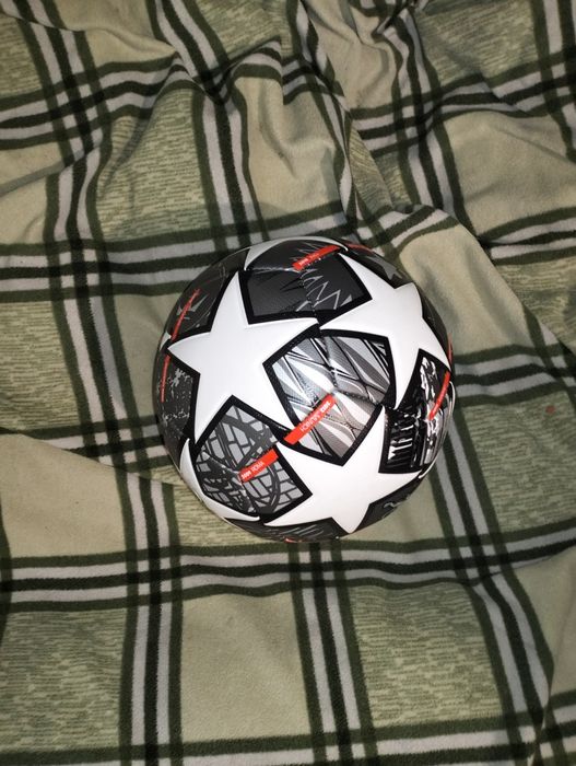 Футбольный мяч продам