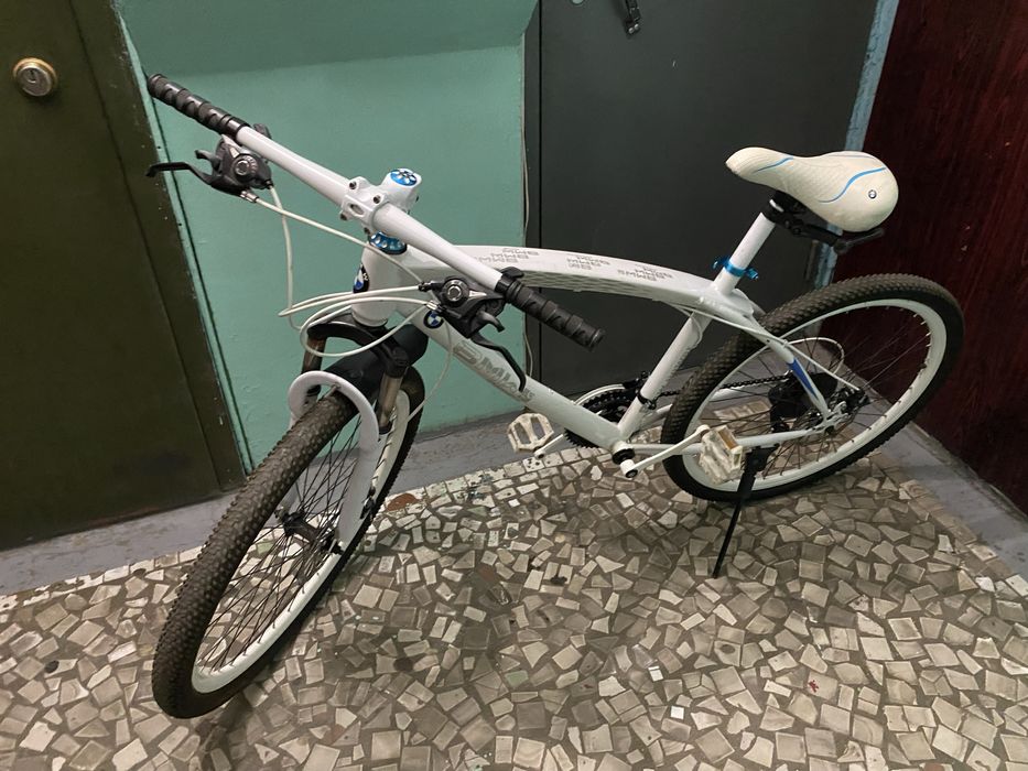 Велосипед BMW с замком