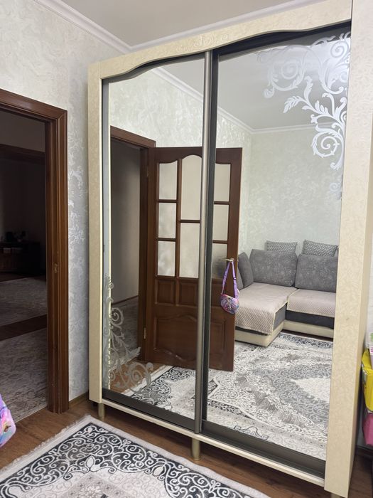 Продам шкаф зеркальный состояние отличное