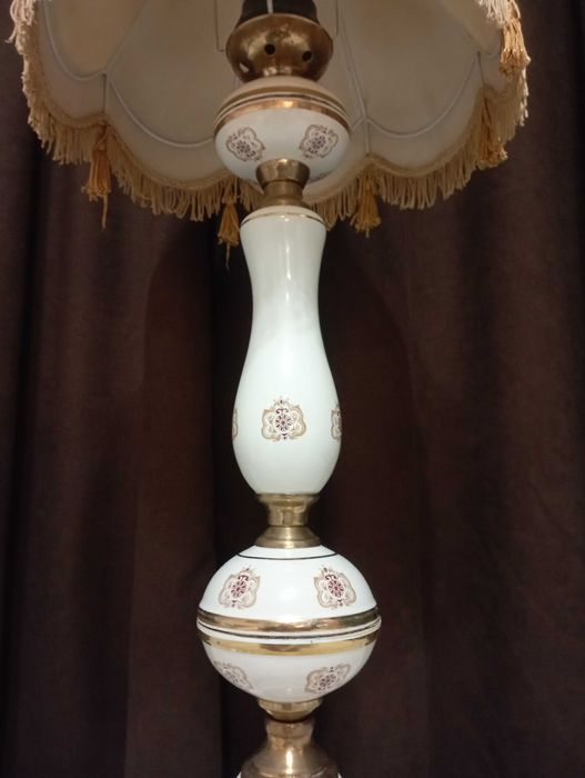 Красиви старинни лампи с абажури - лампа