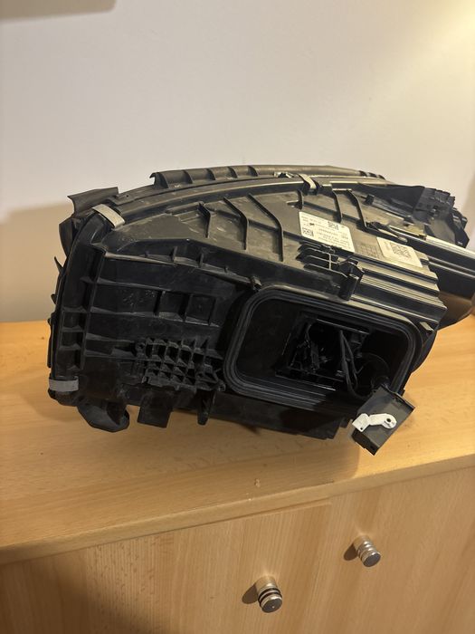 Фар Mercedes C-class W206