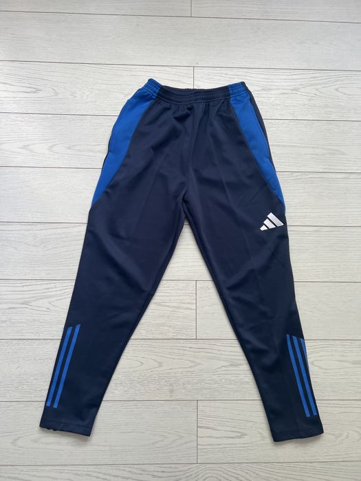 Адидас костюм форвард