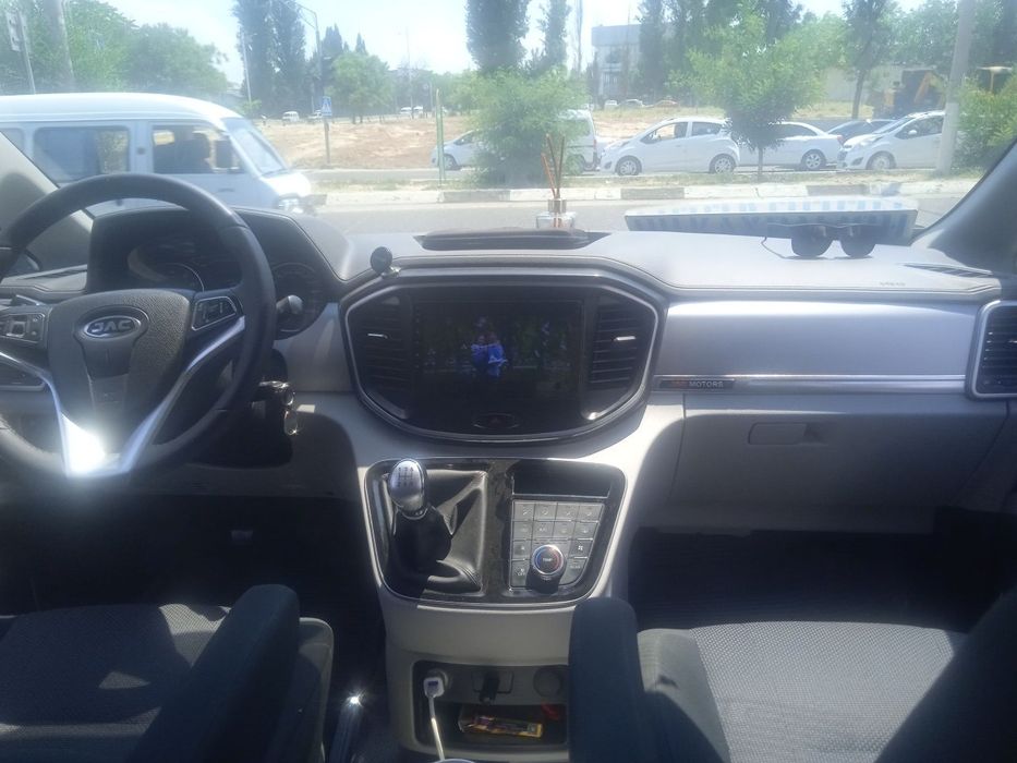 Mashina sotiladi Jac M4