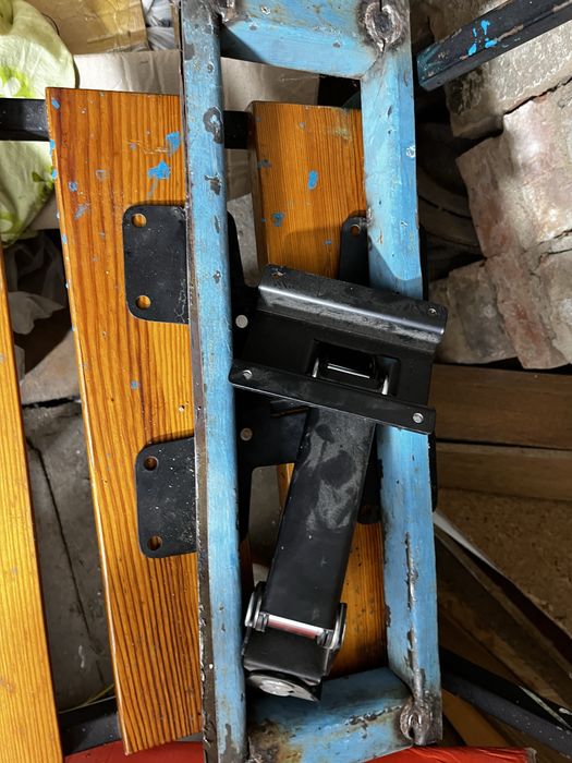 Продам кронштейны