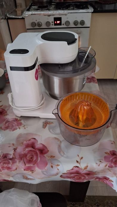 Продам комбайнер фирма боscn