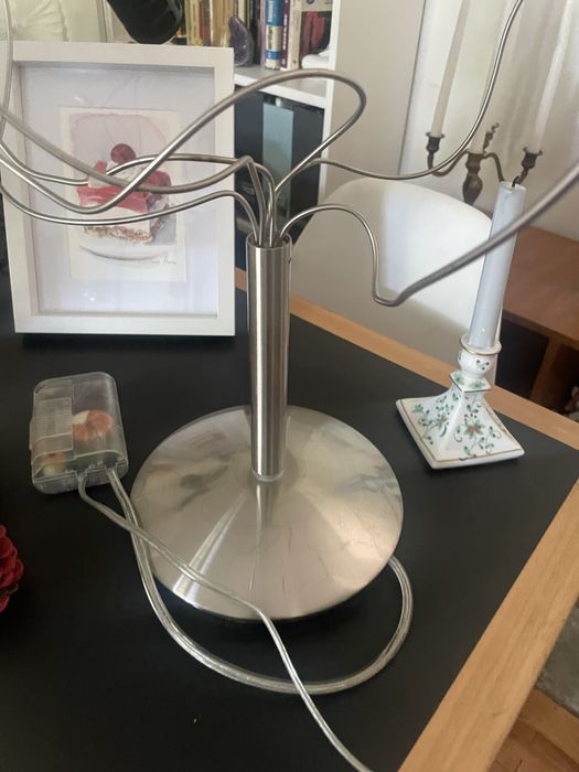 Lampa din  inox cu 6 brate modelabile.