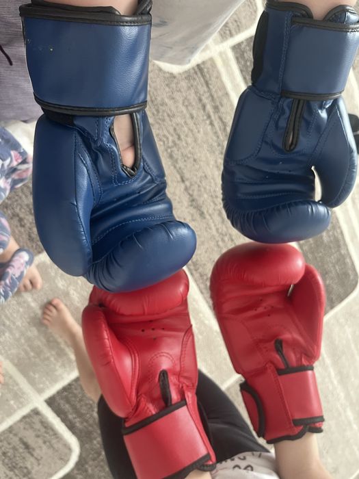 Продам боксерские перчатки