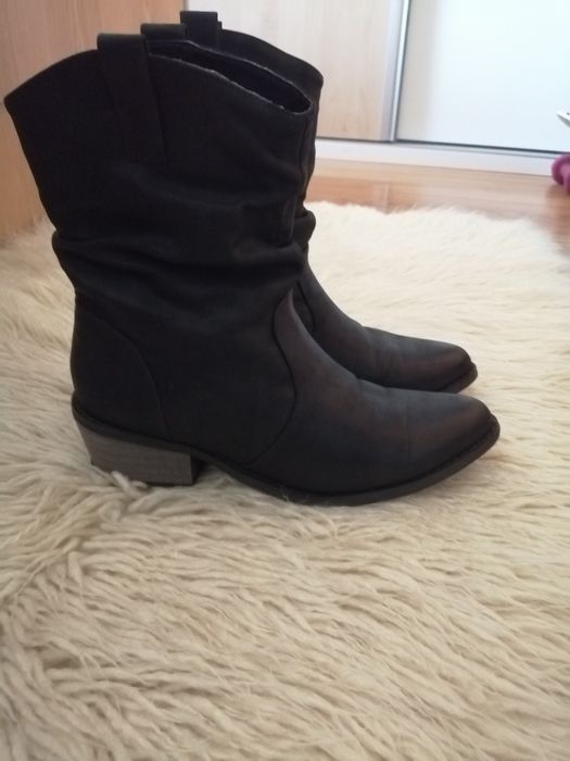 Botine negre. Mărimea 37