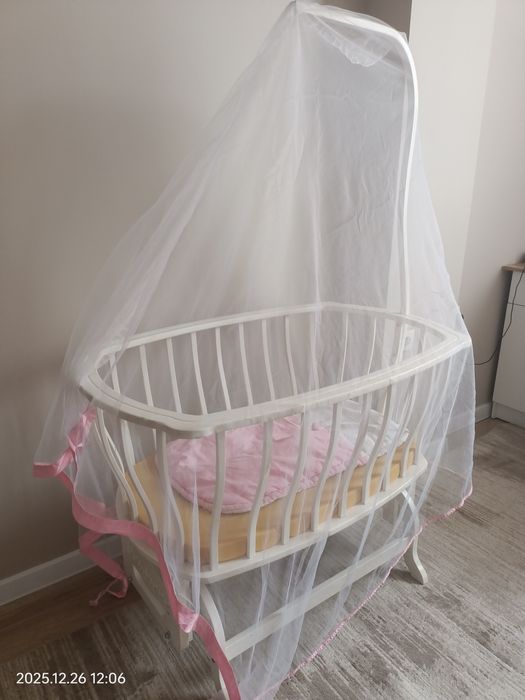 Продам манеж,качается.