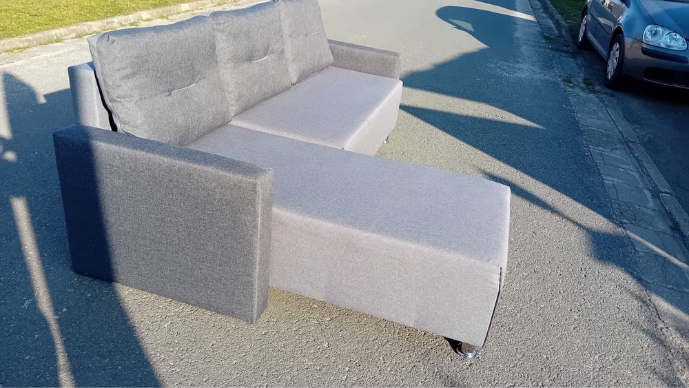 Coltar extensibil cu loc pentru haine