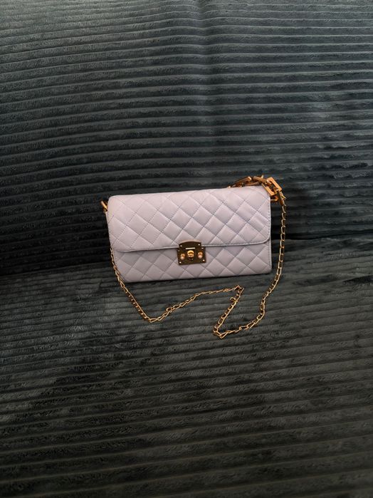 Дамска чанта с верижна дръжка