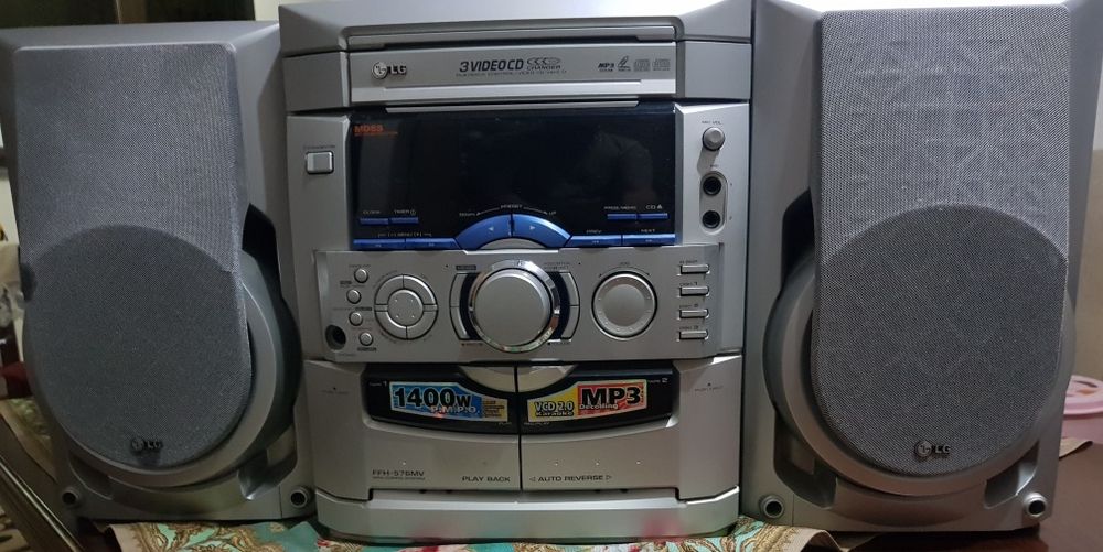 3 кассетных магнитофона.