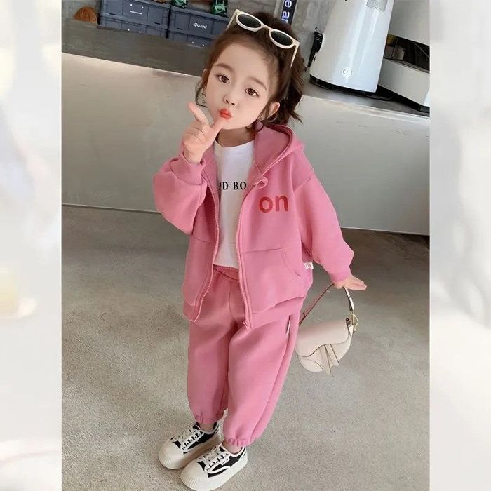 Qizchalar uchun kiyim. Dastavka xizmati ham bor.