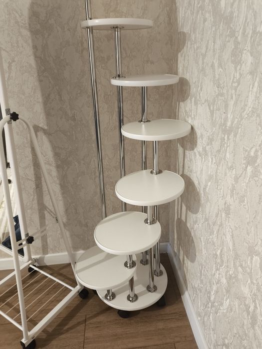 Напольная подставка для цветов