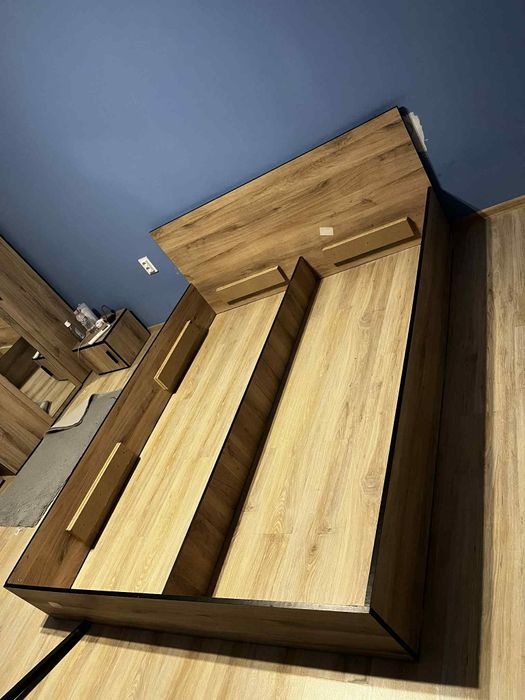 Спалня 160/200 с две нощни шкафчета