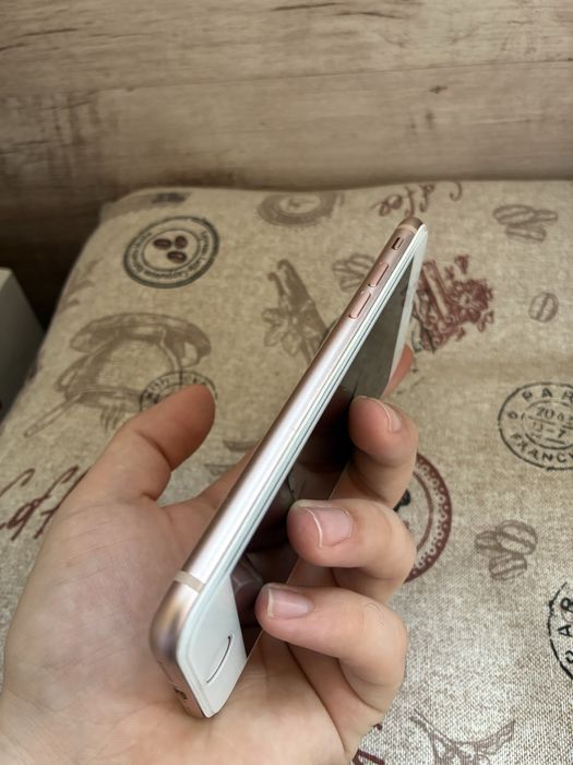 iPhone 8 Gold 64GB 100% Battery Health