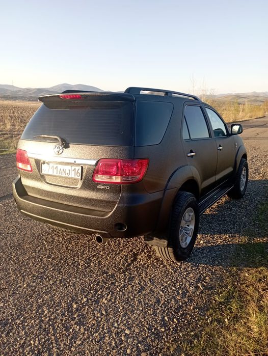 Продам машину Toyota  Fortuner