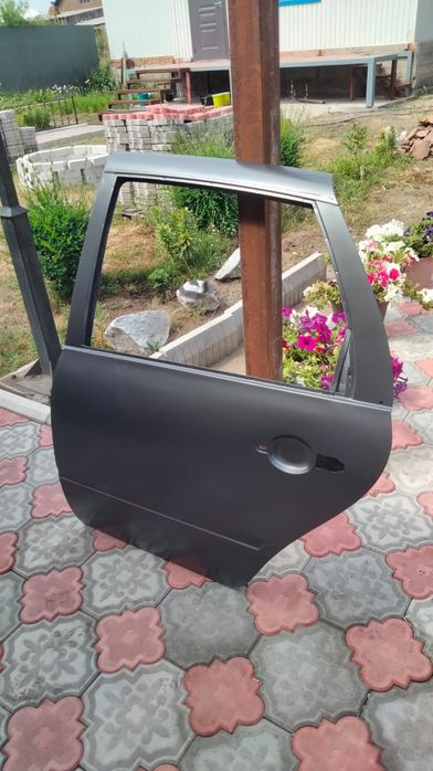 Продам дверь от Lada Granta