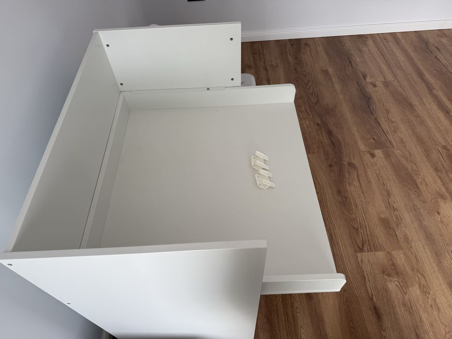 Vând masă/birou de infasat, alb. Ikea, Smastad