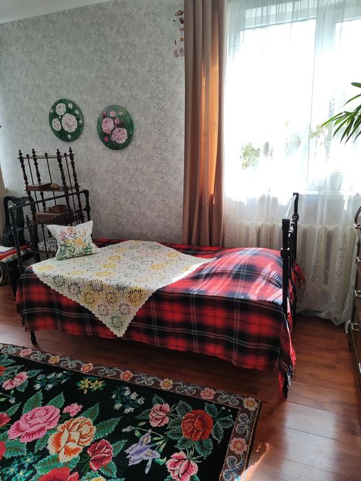 Старинная кровать