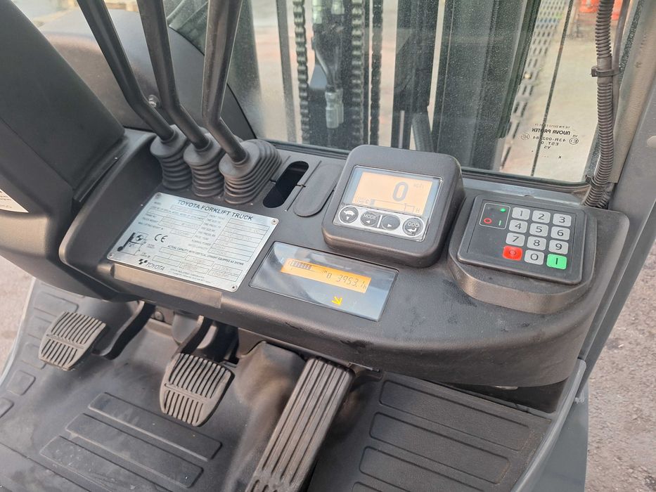 Мотокар Toyota 02-8FGF18 -Дуплекс мачта