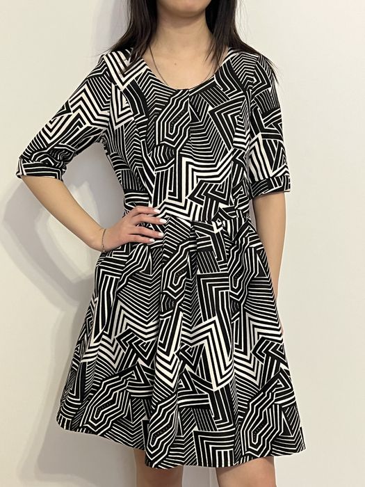 Стильное короткое платье