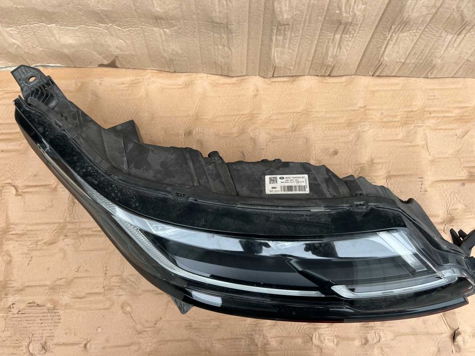 Far stanga / dreapta  Land Rover Velar J8A213W029EF J8A213W030EF