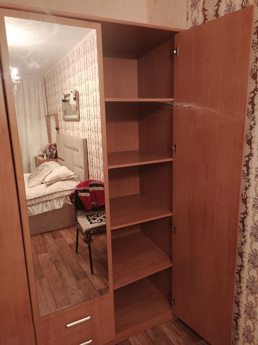 Продаю деревянный шкаф