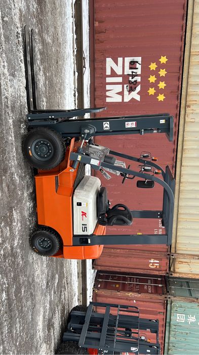 Вилочный погрузчик