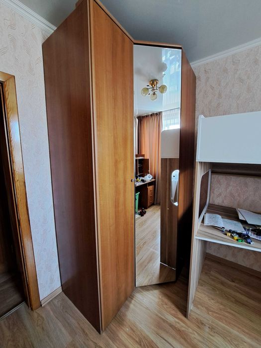 Продам шкаф угловой