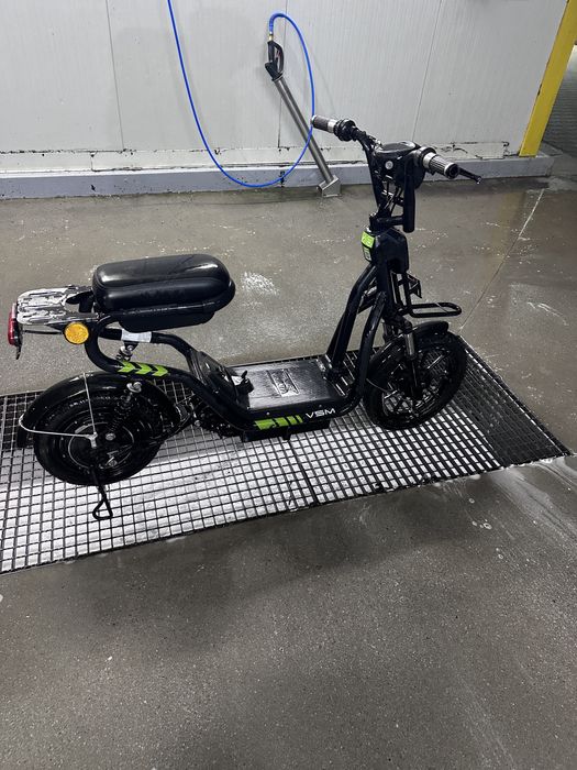 Vand scuter electric