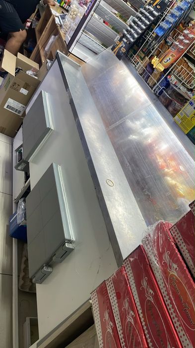 Продам холодильник витринный